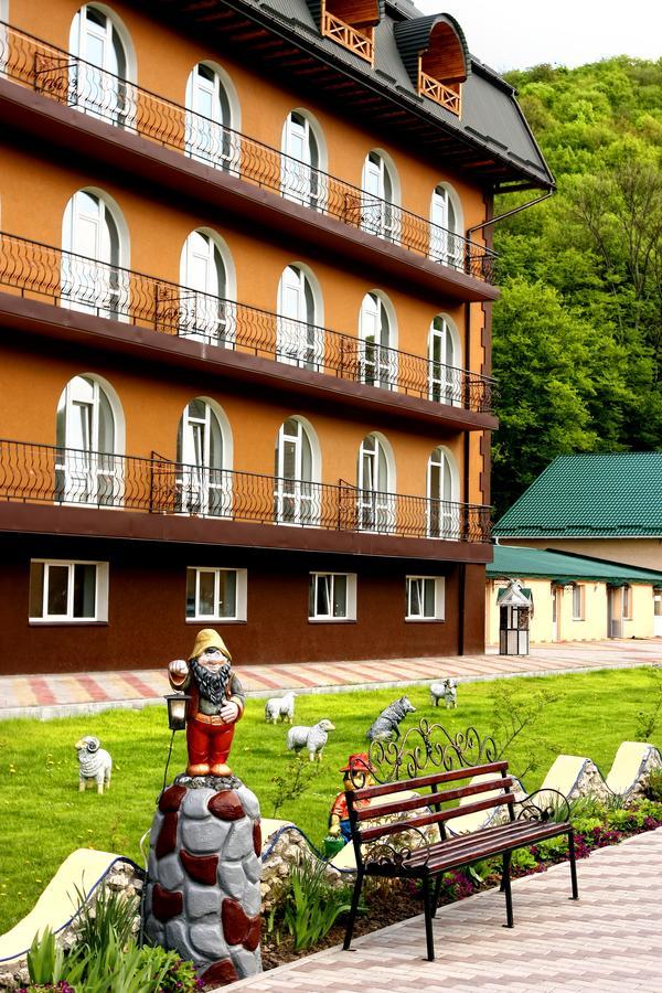 Hotel Perlyna Podillyа Sataniw Exterior foto